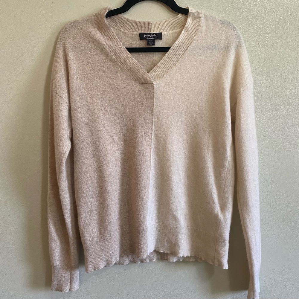 Lord & Taylor cashmere v-neck